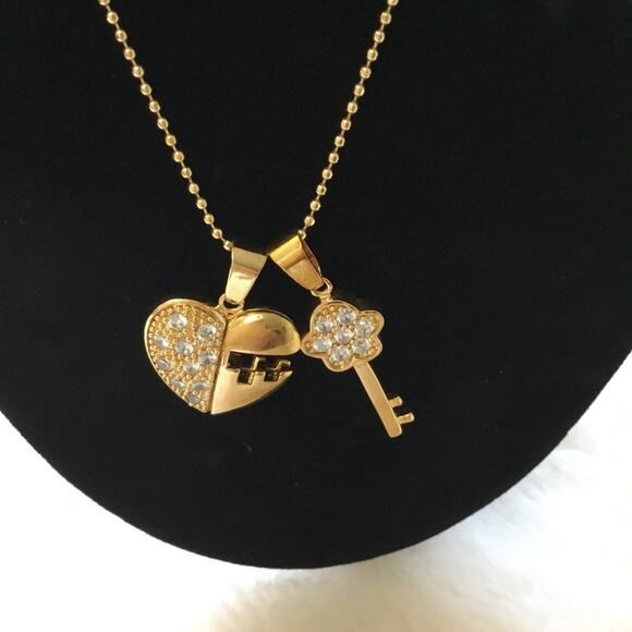 Shopeunoia Boutique Jewelry - Crystal Gold Keychain w/ Heart Necklace